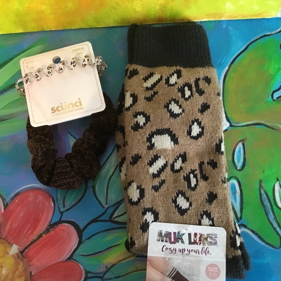NEW LEOPARD PRINT BOOT SOCK AND HAIR ACCESSORIES BUNDLE - Picture 2 of 2